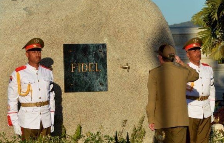FrankLPortal's tweet photo. ¡A sus órdenes siempre, Comandante!
#FidelPorSiempre
#DeZurdaTeam
#IzquierdaUnida https://t.co/RtAT6IzoGE