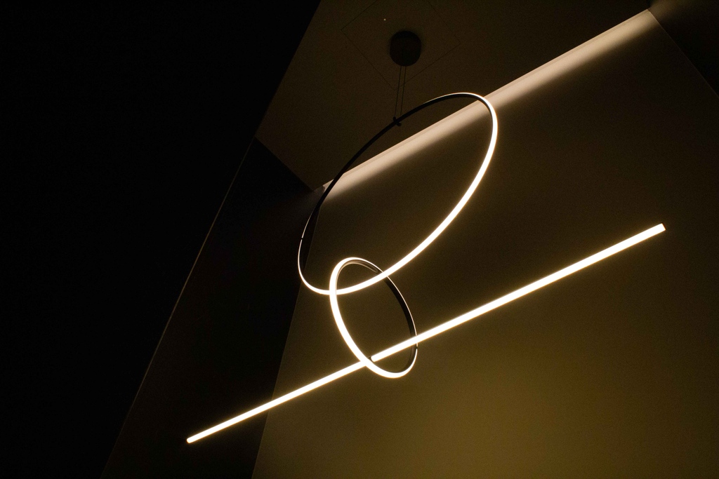 BiCiSrl's tweet image. Michael Anastassiades is one of the protagonists of #contemporarydesign. His conceptual sign creates objects with a light grace, such as the Arrangements #lightingsystem.