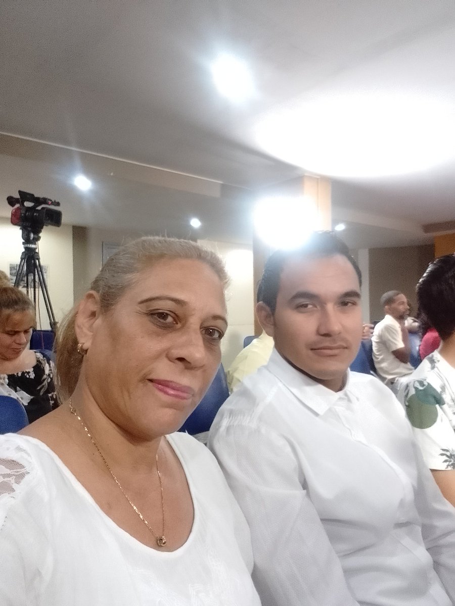 Excelente día para compartir en el XI Taller de Intercambio de Experiencias de la BIA José Martí. Con la presencia de la Ministra de #Educación  <a href="/elsa_ena/">Ena Elsa Velázquez Cobiella</a>  se debate sobre trabajo comunitario. La institución educativa es el centro cultural más importante de la comunidad.