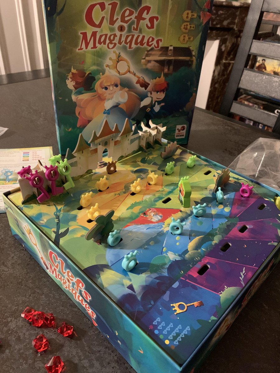 Lapinesco's tweet photo. Très très sympa ce Clefs magiques !
Du suspens, du push your luck, ça le fait !
Et superbe matos 🤘
#j2s https://t.co/b21wFBVvFQ