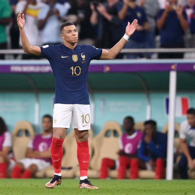 NormTheRef's tweet photo. This man is too much for the Polish. Les Bleus gagnent le match 3-1. #NormPool https://t.co/ts7ehn9zjO