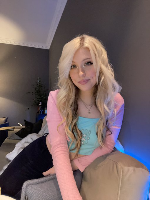 Can&rsquo;t be him, because I&rsquo;m HER https://t.co/3x92ehrIof