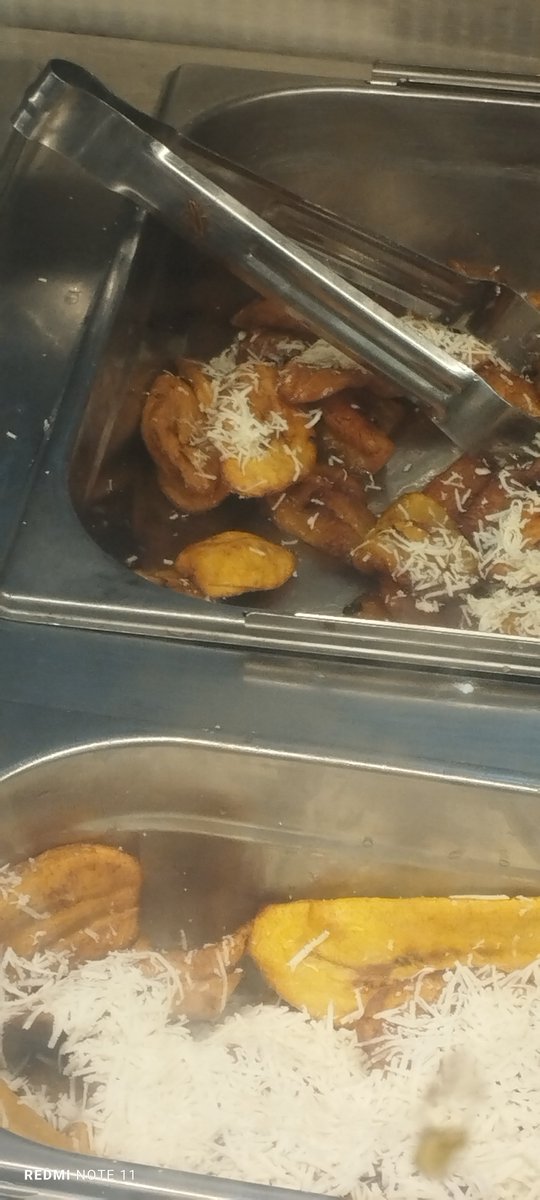 Narkysc's tweet photo. Por favor no coman en supermercados @SuperLider_ve  no manejan nada de sanidad con los alimentos y en la comida salen cucarachas y los trabajadores lo tratar de camuflajear la comida, vean la pinza @MinSaludVE @SACS_MPPS @NicolasMaduro @sundde_ve @SENIAT_Oficial @TarekWiliamSaab https://t.co/lLydyvinx1