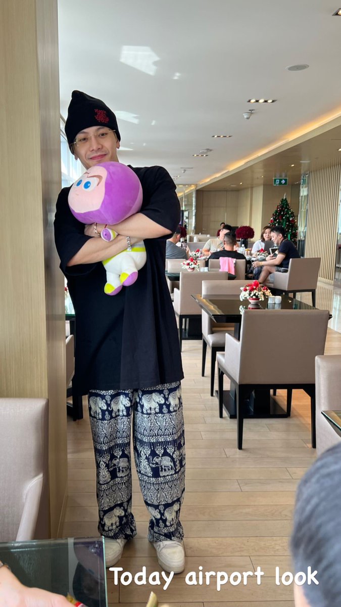 GOT7INC_2's tweet photo. Jackson's Instagram Story thread for December 2022 is here! 💚

it's the season of giving and #jacksonwang literally keeps on giving as seen on some of pern_loll's IGS from 22.dec.03 💚

@JacksonWang852  @got7 #TEAMWANG @teamwangofcl 
🥨 https://t.co/zDXnsMV33q