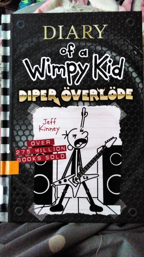FeelzTweeter's tweet photo. A book that doesn't disappoint 👀👀👀 #DiaryofaWimpyKid #diperoverlode #jeffkinney #booktwt #book #BookBoost #BookReview #GraphicNovel #humor #funny #comedy #gregheffley @diaryofawimpyk @Gregheffleyxd @GregHeffleyOG https://t.co/PnRlWBAgF9