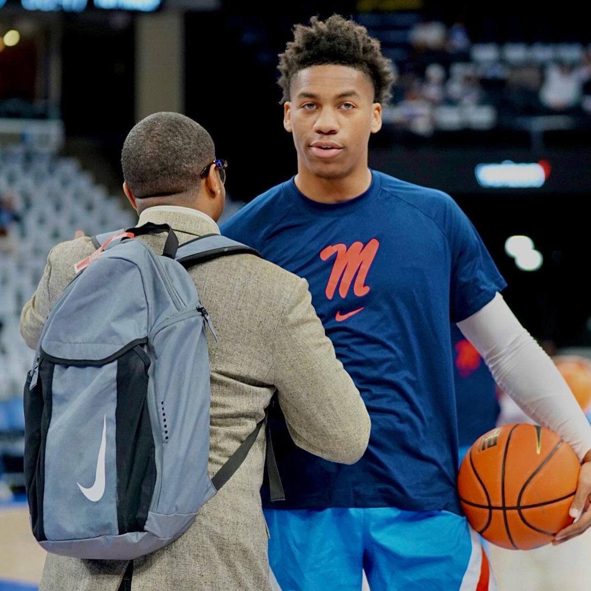 Leontaylor1983's tweet photo. Great seeing Matthew Murrell his growth on the court has been incredible. Murrell had to go through the process of being a college basketball player. He is now in position to where his dreams can become a reality. #matthewmurrell #olemiss https://t.co/wHj9DkLqIy