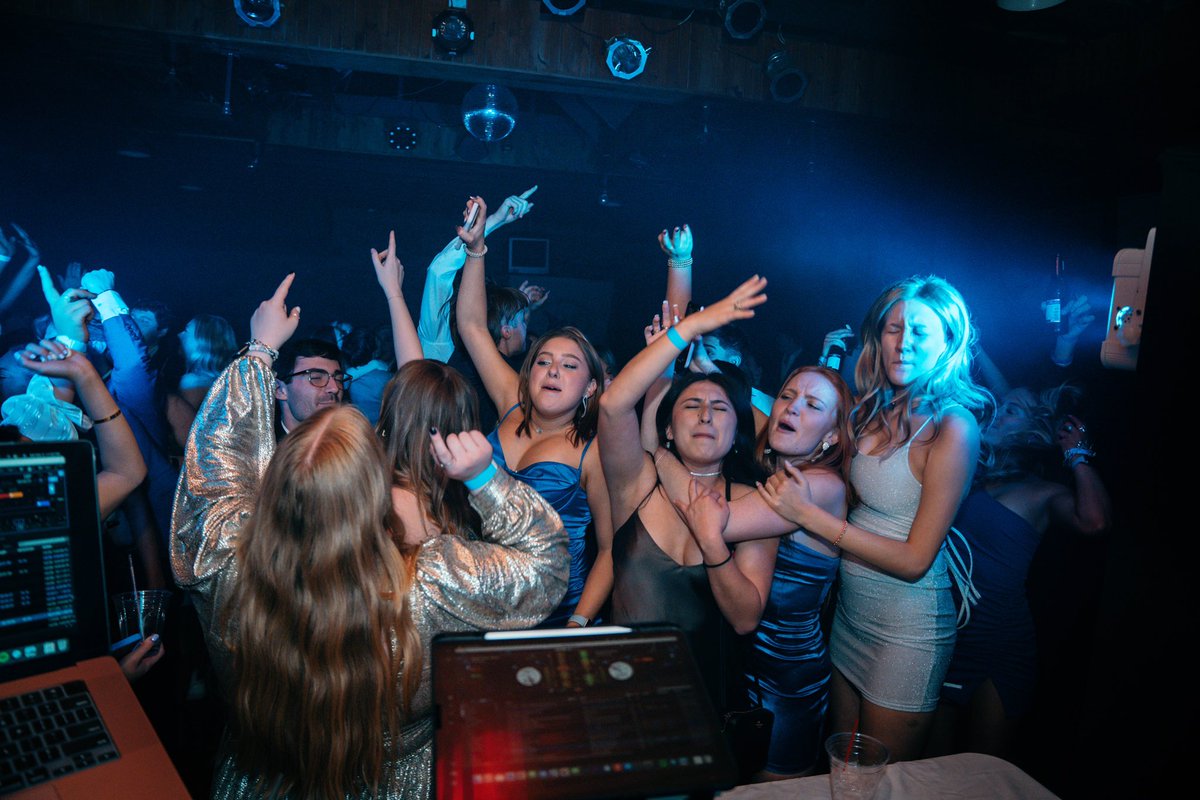 25 letters in the alphabet because <a href="/trideltasfasu/">𝕋𝕣𝕚 𝔻𝕖𝕀𝕥𝕒 ⋆ 𝕊𝔽𝔸𝕊𝕌</a> don’t take L’s. 
🎵 <a href="/DJRnB_/">Robert Breitenstein</a>