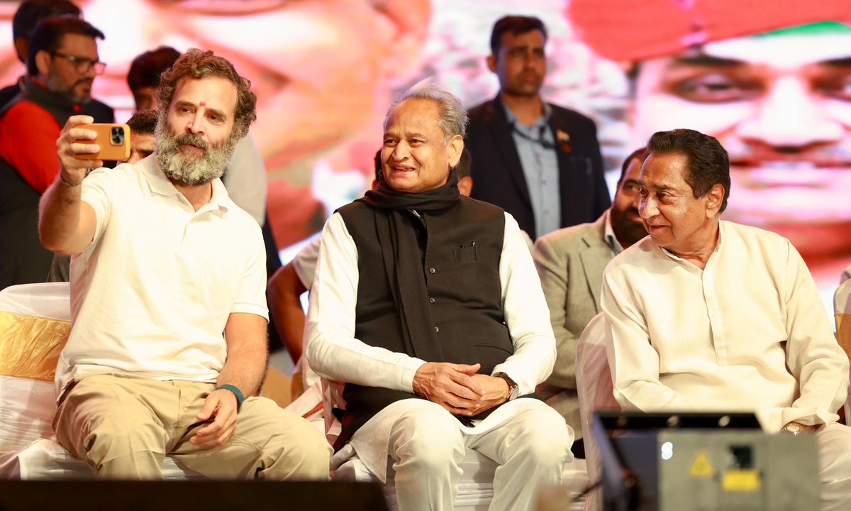 dgurjarofficial's tweet photo. तिंरगा रहे सदा बुलंद, इसकी हिफाज़त हम करेंगे।
नफरत को हराएंगे, मिलकर भारत जोड़ेंगे।

आज झालावाड़ के चंवली में #BharatJodoYatra के आगमन पर भव्य स्वागत एवं राष्ट्रीय ध्वज हस्तांतरण समारोह।

राजस्थान में आपका बहुत- बहुत स्वागत है @RahulGandhi जी।🙏

#भारत_जोड़ो_संग_म्हारो_राजस्थान https://t.co/kRRQc5CioM