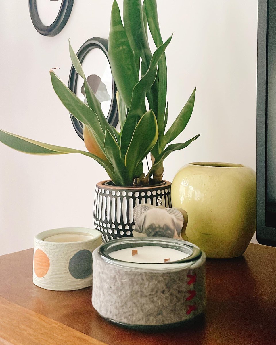 goodsthatmatter's tweet photo. 🔥💛 Snap, crackle, pop - so excited to reveal our new seasonal scent Fireside! 🤗 This beauty has 2 wooden wicks, is wrapped in a felt band &amp; hand stitched with pretty red thread ❤️ It smells AMAZING, like a campfire with a dash of the holidays - it gives to @nokidhungry 🔥✨🎄 https://t.co/j2dUzwb2Zk