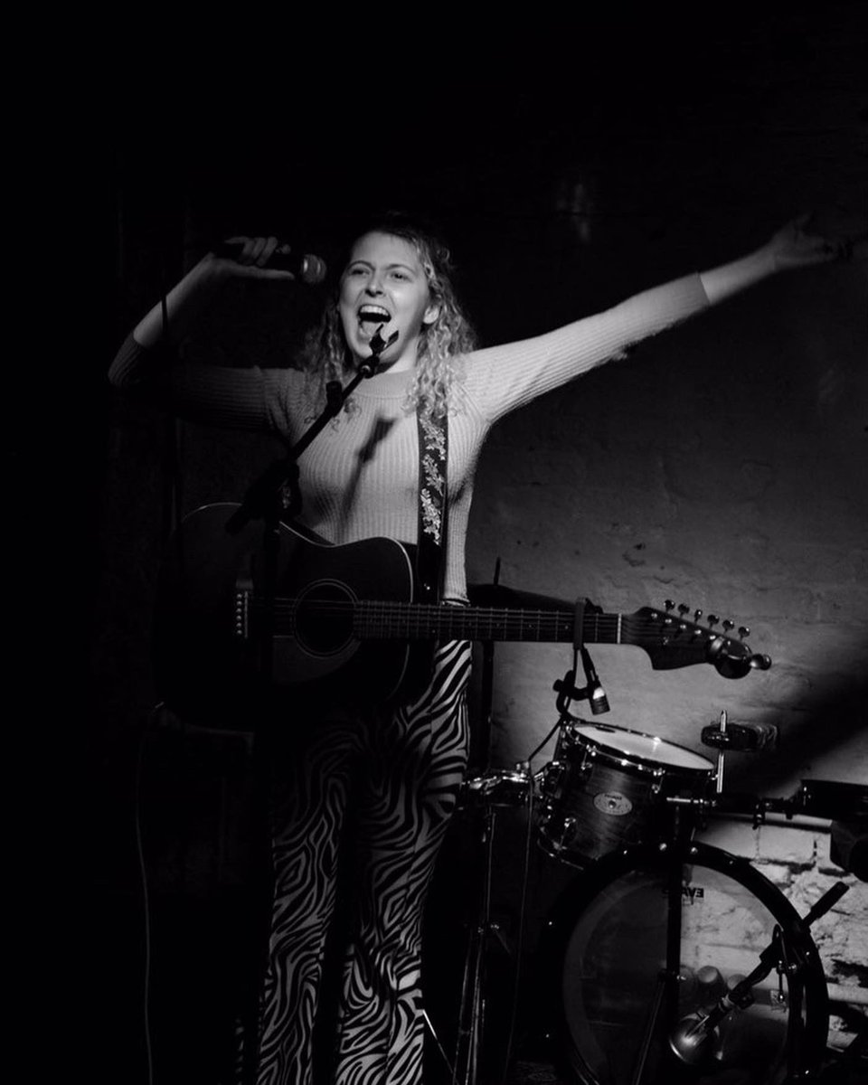 @markchantlerphotography 
Love it when crowd get involved in the gig nothing better then having a good sing along ❤️😝🤘🏼