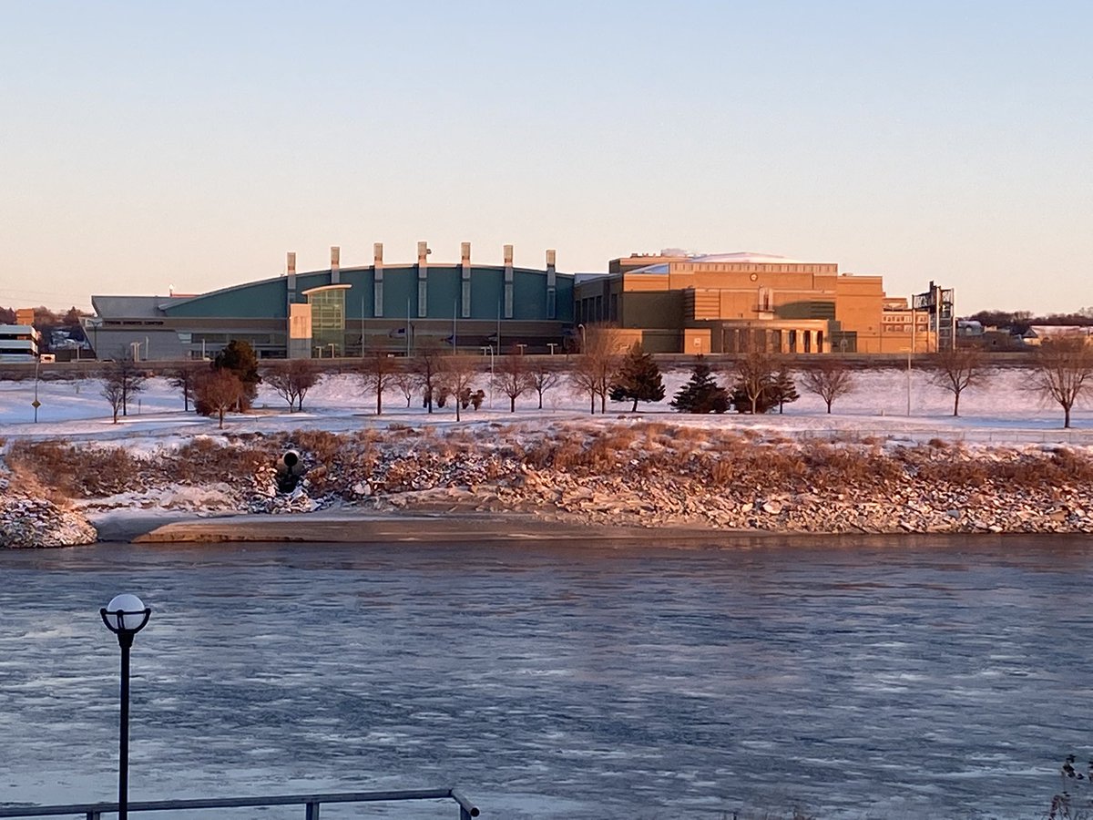 Then there were 4….. let’s keep this thing rolling at the Tyson Events Center. 🤩 Monday at 8pm your Warriors take on the Jimmies of Jamestown for the National Semifinals.