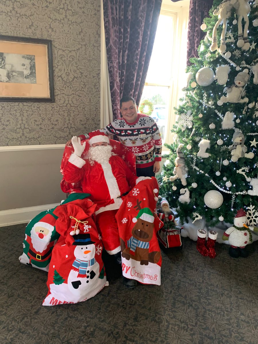 CHotelhms's tweet image. Thank you Santa &amp;amp; we'll see you again on the 11th &amp;amp; 18th December.
Lunch &amp;amp; Meet with Santa at the Snowman Tree.
Please book your experience by calling our Reception Team on 028 2073 1210 

#visitsanta #christmasiscoming #christmasinnorthernireland #thecausewayhotel