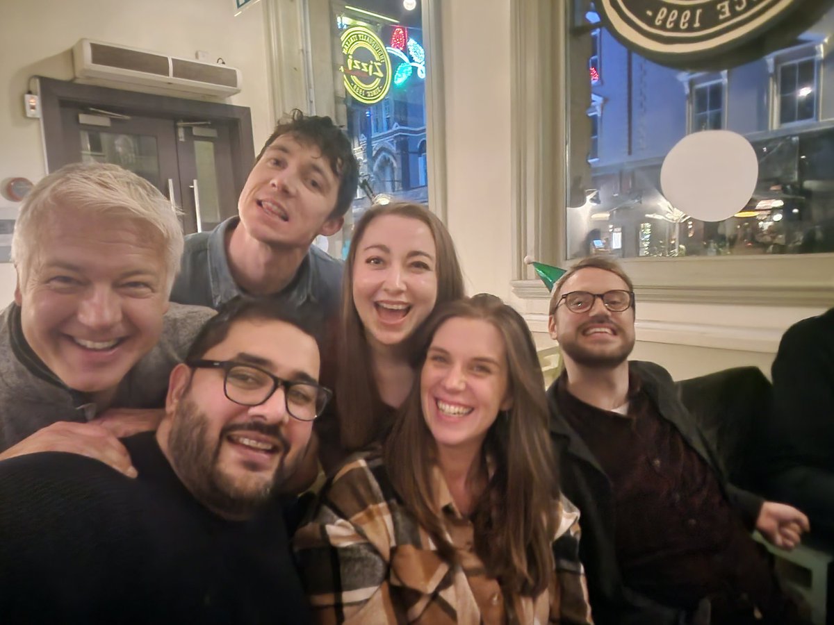 What a great night out with the #weathermanwalking team, had a blast with <a href="/Bassetteo/">Matthew Bassett</a> <a href="/DerekTheWeather/">Derek Brockway - weatherman</a> <a href="/ErinHillforts/">Dr Erin Lloyd Jones</a> <a href="/MaxDavies14/">Max Davies</a> <a href="/DrJeniMillard/">Dr. Jenifer Millard 🇪🇺🏴󠁧󠁢󠁷󠁬󠁳󠁿🇺🇦</a>