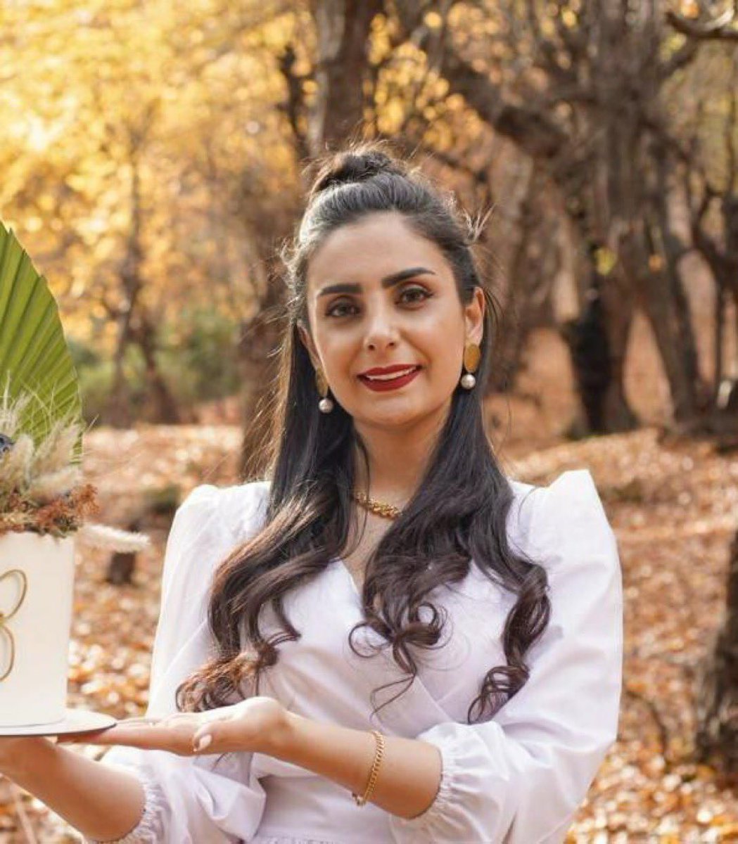 Dit is #Saeideh_Ghorbani (31), een jurist uit Babolsar, N-#Iran.
Ze werd vorige week gearresteerd door de repressietroepen van het Iraanse regime in Babolsar wegens deelname aan #IranProtests.
Sindsdien is er niets bekend over haar lot.
Haar leven is in gevaar.
Wees svp haar stem