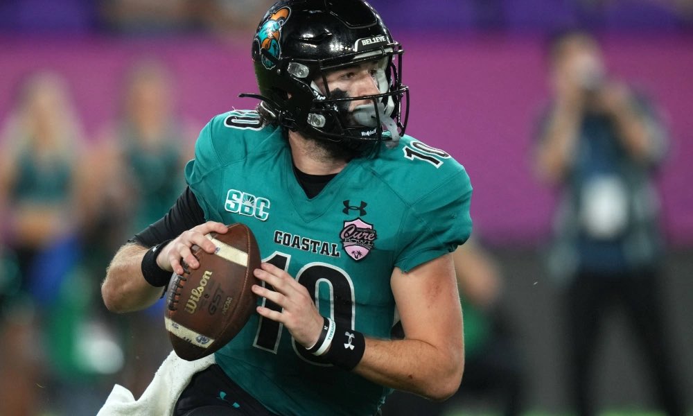 DavidCcu03's tweet photo. Don’t wait until it’s too late to give someone their flowers, let them reap the benefits of their accomplishments for as long as they can in life. There is simply no reason to wait.

#Retire10 @CoastalFootball 

@McCall_Grayson @michaeltbenson @CoachJoeMoglia https://t.co/zGIq8H7H0p