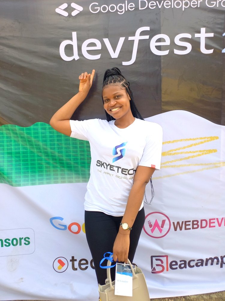 Joyskye3's tweet photo. Thanks @devfest @googledevgroups for such an opportunity to connect with great people in tech.
Surely, success is never achieved in one day, it is a BIG JOURNEY. 
We are made for the spotlight!

#DevFestAba 
#DevFestAba2022
#GDGABA
#GDGNIGERIA
#Skyetech
#technology 
#gdg https://t.co/tQK1xpluEV