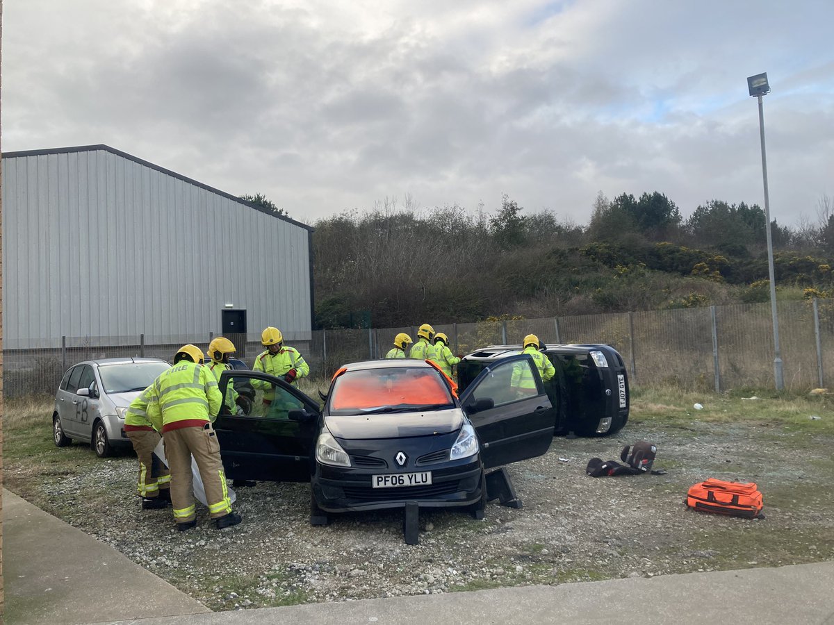 WMwright4062's tweet photo. Excellent afternoon of learning @fire_barrow continuing on from a positive and engaging morning. 

2 Vehicle RTC and Commercial Fire Scenario

#trainhardworkeasy
#Learningnewskills
#Cumbriafire https://t.co/AfkNh0LgP9