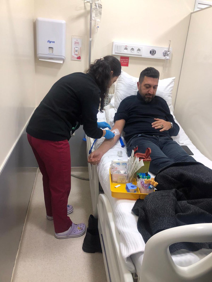 Yaklaşık 3 gündür tedavi altındayım… 

Kıymetli Doktor, Hemşir, Hemşire ve Sağlık personeli kardeşlerime çok yakın ilgi ve alakalarından dolayı kalbi duygularımla teşekkür ediyorum…

Dua eder dua bekleriz inşAllah