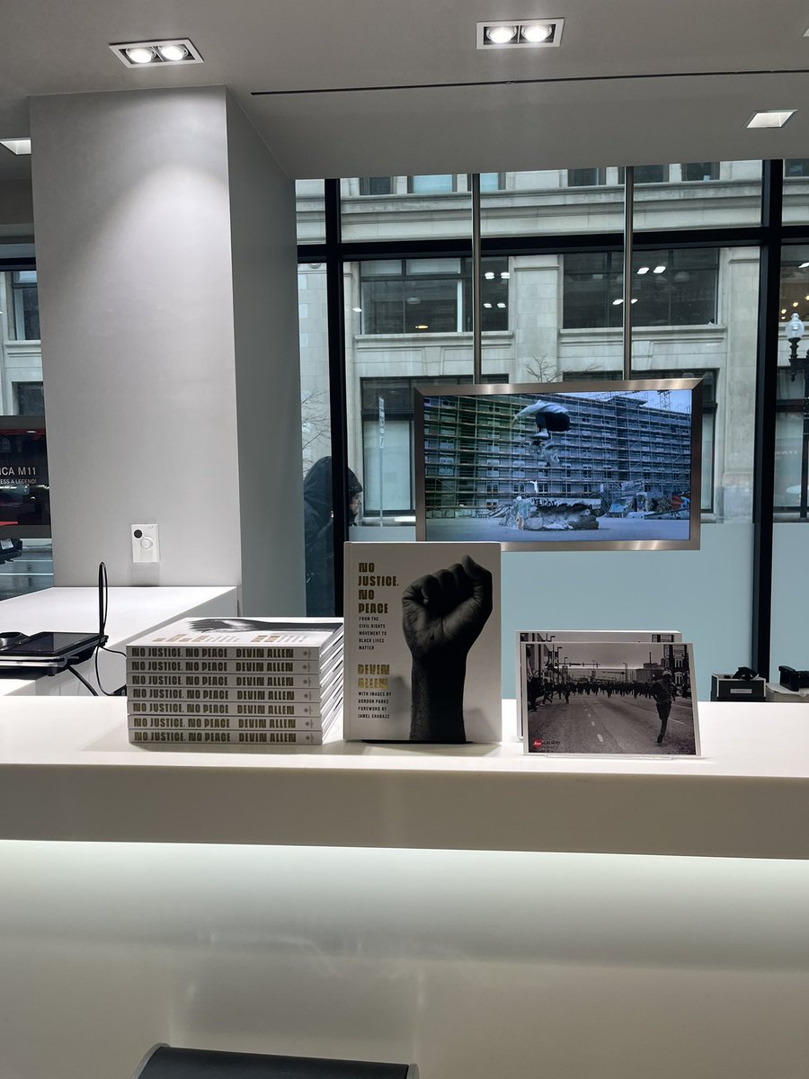 byDVNLLN's tweet photo. First stop on my @leica_camera book tour!!!! @LeicaBoston thank you!!! https://t.co/YysBAYVil6