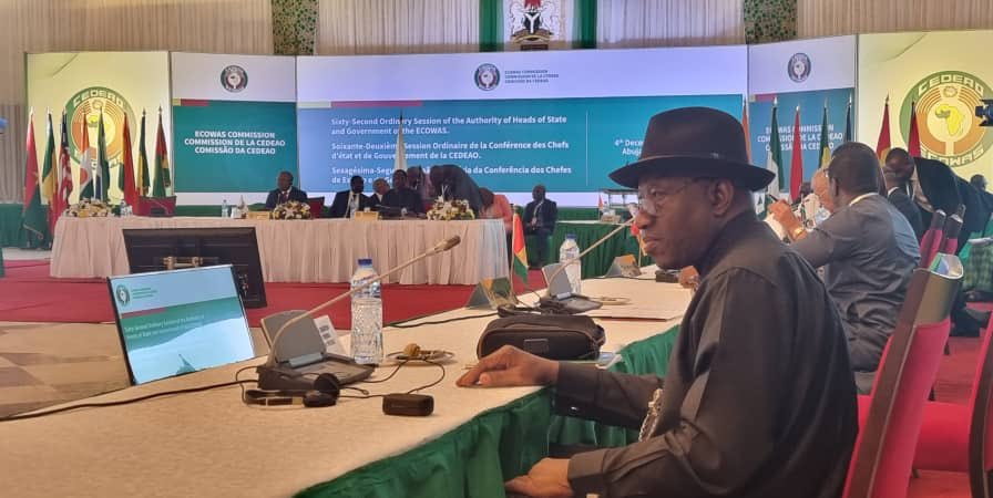 GEJonathan's tweet image. At the Sixty-Second Ordinary Session of the Authority of Heads of State and Government of #ECOWAS in Abuja where I provided an update on the ongoing transition programme towards the restoration of democracy in the Republic of Mali.
-GEJ