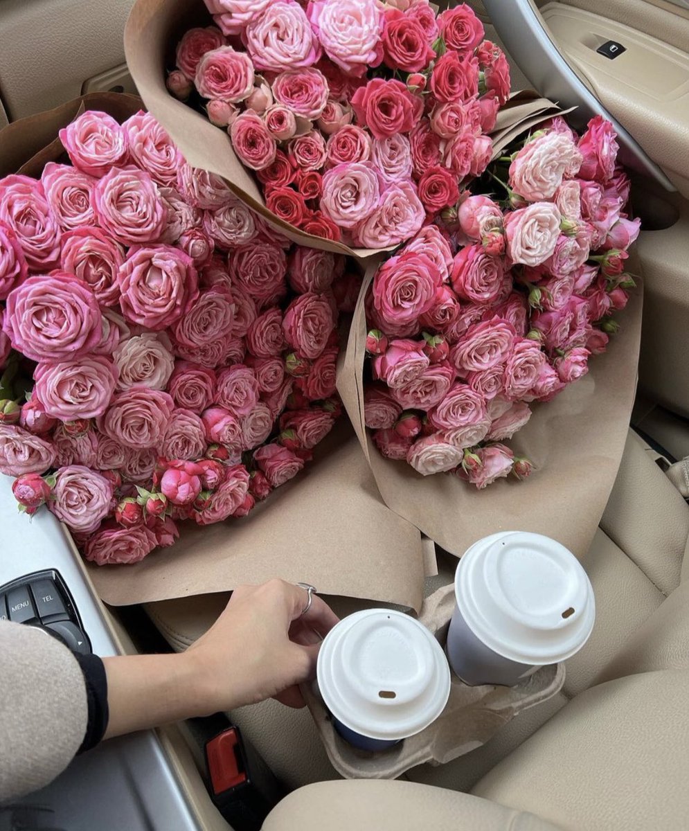 bestofpinkk's tweet photo. coffee and flowers for you💖 https://t.co/pNsIc8x8WJ
