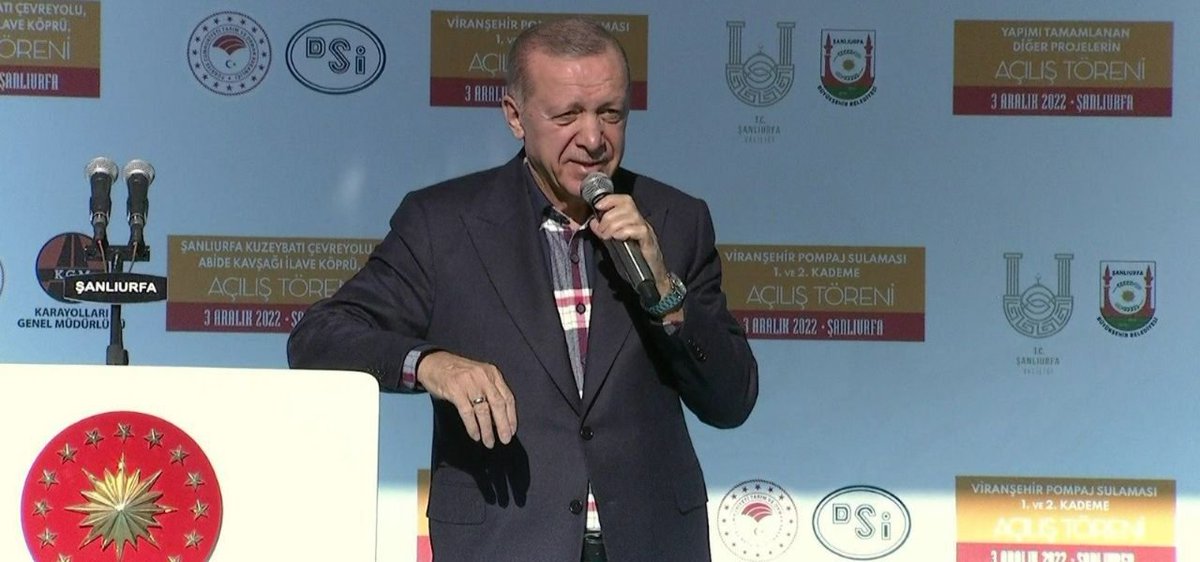 Cumhurbaşkanı Erdoğan: 

"Siyasetin içinde yetiştik, onun için gençlere bakışımız farklı."

”Birileri gençlerimize kendi zihin dünyalarında 'çantada keklik’ gibi bakıyor olsa da, kusura bakmayın çantada keklik yok, çanta dolu."