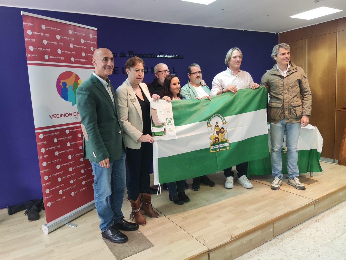 Levantaos_ca's tweet photo. 💚 Hoy hemos celebrado el #4D 
🟢 En Cádiz hemos participado en una jornada de convivencia organizada por @VecinosdeCadiz y @AndaluciaxSi 
🟩 En Chiclana #GanemosChiclana ha realizado una ofrenda floral a #BlasInfante y ha reconocido al andalucista Manolo Guerrero 
@Levantaos_and https://t.co/vcDIou8bMi