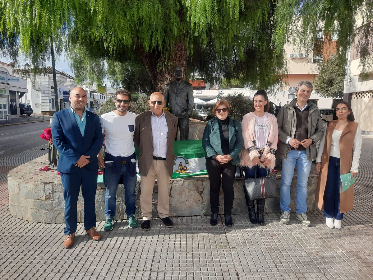 Levantaos_ca's tweet photo. 💚 Hoy hemos celebrado el #4D 
🟢 En Cádiz hemos participado en una jornada de convivencia organizada por @VecinosdeCadiz y @AndaluciaxSi 
🟩 En Chiclana #GanemosChiclana ha realizado una ofrenda floral a #BlasInfante y ha reconocido al andalucista Manolo Guerrero 
@Levantaos_and https://t.co/vcDIou8bMi