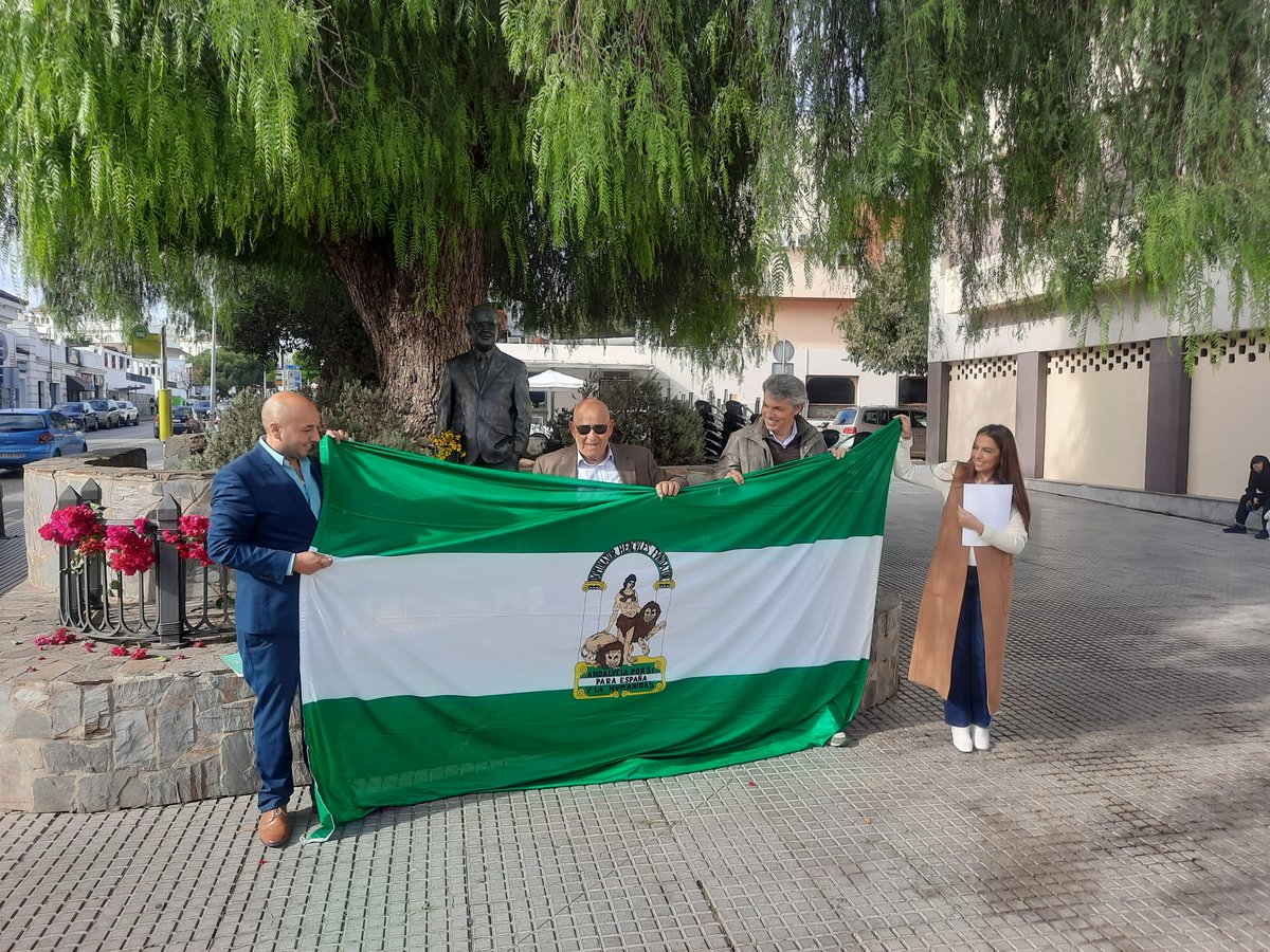 Levantaos_ca's tweet photo. 💚 Hoy hemos celebrado el #4D 
🟢 En Cádiz hemos participado en una jornada de convivencia organizada por @VecinosdeCadiz y @AndaluciaxSi 
🟩 En Chiclana #GanemosChiclana ha realizado una ofrenda floral a #BlasInfante y ha reconocido al andalucista Manolo Guerrero 
@Levantaos_and https://t.co/vcDIou8bMi