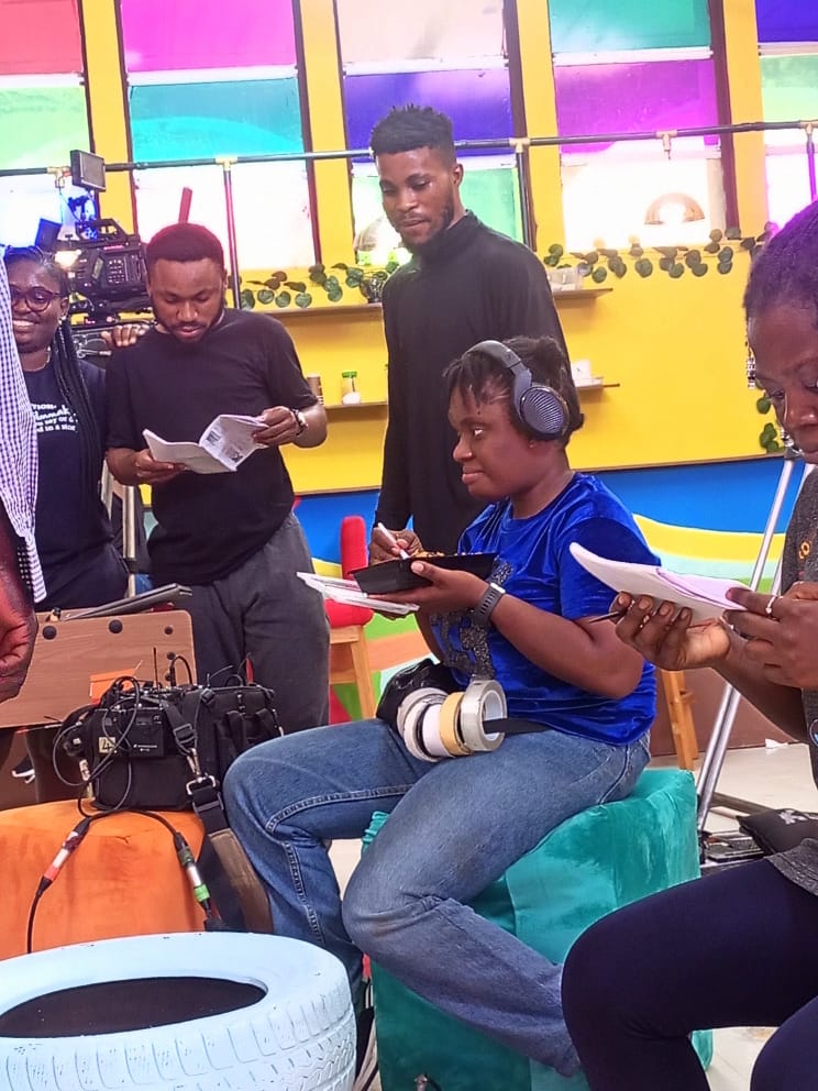 UcheMaryOkoli's tweet photo. @NoraAwolowo has a very mean smile tho😂. Give this a caption @NoraAwolowo .
#shugagirl #femalesoundmixer #workface🥺 https://t.co/R15G3DmuGl