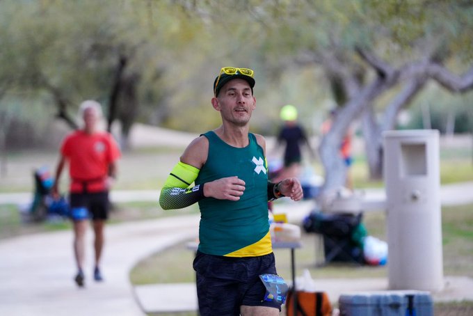 CanadianRunning's tweet photo. B.C.'s Jerry Hughes has set a new Canadian 🇨🇦 48-hour record (and is the overall winner) with 367.28 kilometres (228.22 miles) at @araivaparunning's Fat Ox Endurance Run in Goodyear, Ariz.!!! https://t.co/JnUCB8Nljx
