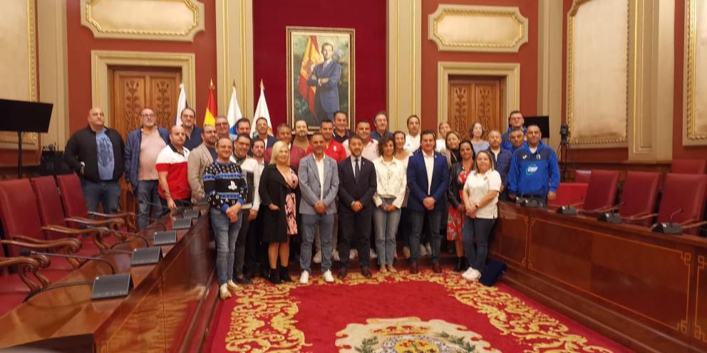 rayovallecanofp's tweet photo. Este fin de semana hemos acompañado a los amigos de @fpcdtenerife en la celebración del centenario de su Club.
Un auténtico placer, os esperamos en 2024 en Vallecas. https://t.co/klZS36Cwxj