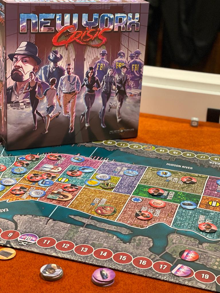 _Owen_Rules_'s tweet photo. Completamos un finde redondo con #NewYorkCrisis y el escenario 3 que es chungo y chulo a partes iguales. 

Hay partida tutorial en el canal, pero cada uno de los demás escenarios lo mejora. Llevamos 4 partidas en apenas una semana y eso es buen síntoma.

#OwenRules #JuegosdeMesa https://t.co/ZyYz6Onlkx