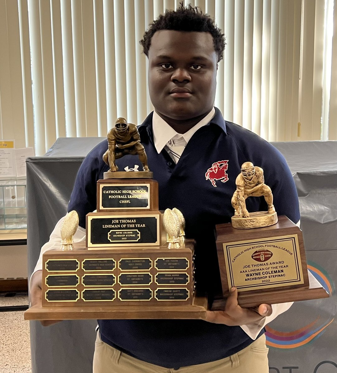 StepinacSports's tweet photo. CHSFL AAA Lineman of Year - Wayne Coleman @Wayne_Coleman43  @lohudinsider @lohudsports @KDJmedia1 #Stepinac75 #StepinacHS https://t.co/uhWvDkWlKk