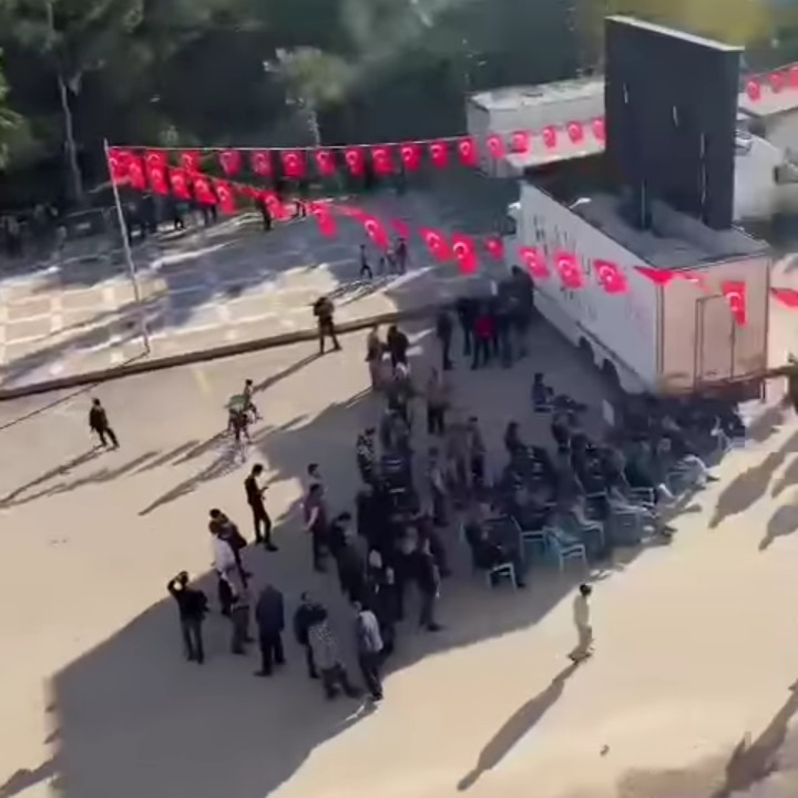 RaufTayfun1's tweet photo. Urfa'da Cumhurbaşkanı gençlik buluşması yapıldı Ak partili bakan Urfa'ya gelmiş toplu açılış töreni yapıldı sanatçı i tatlıses geldi yine nafile kıymetli ŞANLIURFA Halkımız kararını vermiş sandık gelsin sandık dolsun #Devagelsin teşekkürler URFA 🙏💧🙏💧🙏💧#çarebabacan https://t.co/9U0EF18RW0