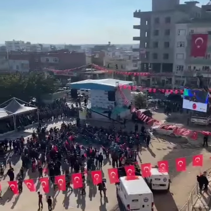 RaufTayfun1's tweet photo. Urfa'da Cumhurbaşkanı gençlik buluşması yapıldı Ak partili bakan Urfa'ya gelmiş toplu açılış töreni yapıldı sanatçı i tatlıses geldi yine nafile kıymetli ŞANLIURFA Halkımız kararını vermiş sandık gelsin sandık dolsun #Devagelsin teşekkürler URFA 🙏💧🙏💧🙏💧#çarebabacan https://t.co/9U0EF18RW0
