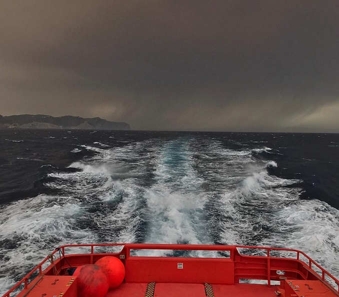 Con buen o mal tiempo estaremos contigo en la mar; pero recuerda que una persona prevenida... siempre suma años a su vida. 
Te recomendamos que por tu seguridad consultes siempre la información meteorológica antes de salir a navegar...  bit.ly/2zyNHq3 
#SeguridadNautica