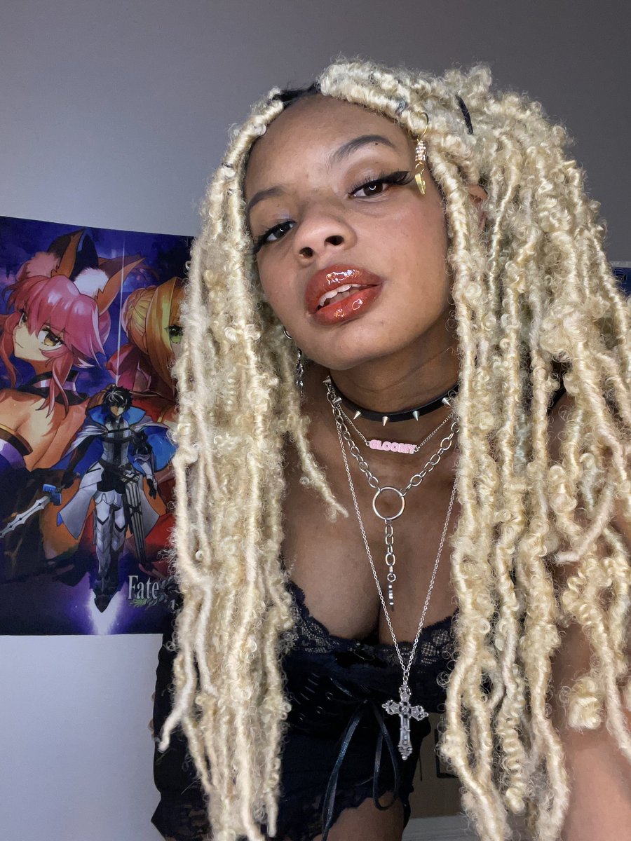 gyalryuu's tweet photo. Misa Misa ⛓️🖤🍎 https://t.co/nXyBBXsA79