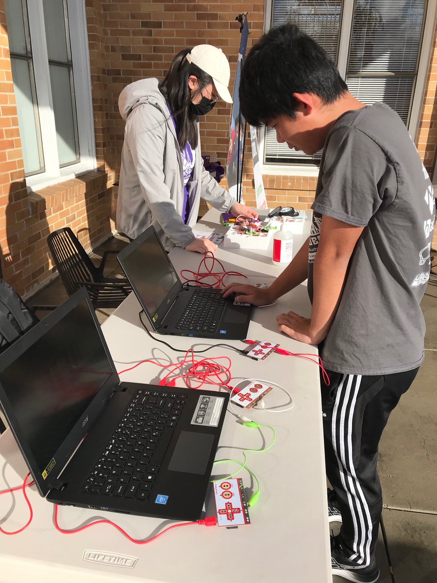 ttsf_ryan's tweet photo. All set up for the STEM Wonderland at South San Francisco Grand Avenue Library!

#stem #tech https://t.co/zxaHng9NgD