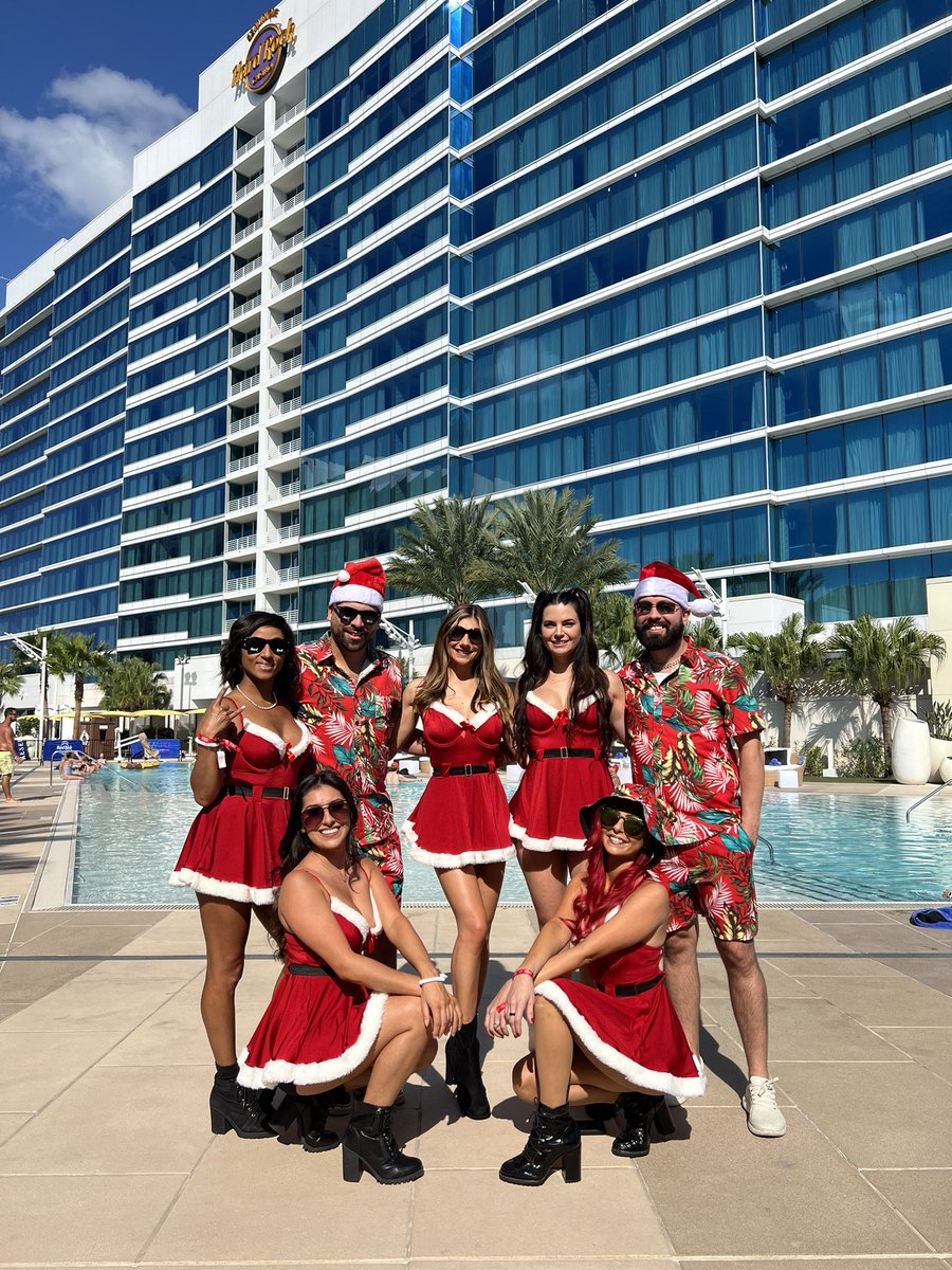 trrhdactyl's tweet photo. Santa crew!! 🎅🏼🎄
 @SHRTAmbassadors  @Alesso @SHRTampa @BrittanyAlesa @jrussell2407 @Abbycadabbie20 @teressitaaa_ @RobbieSoteras @stac_red https://t.co/ZDI6NaCSwQ