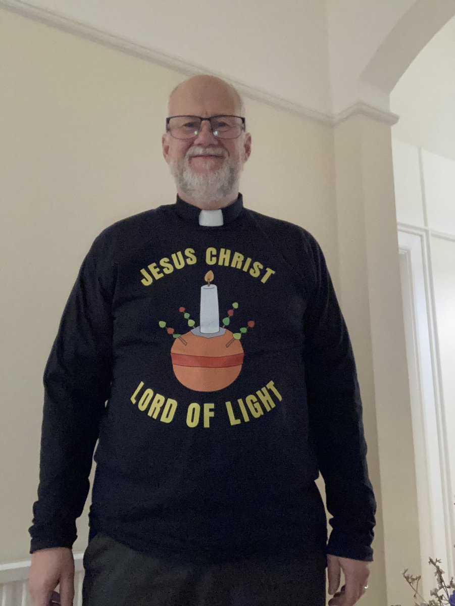 At a Christingle Service so had to dress up!! <a href="/SeeOfRochester/">@SeeOfRochester</a> <a href="/StFrancisStrood/">St Francis Church</a>