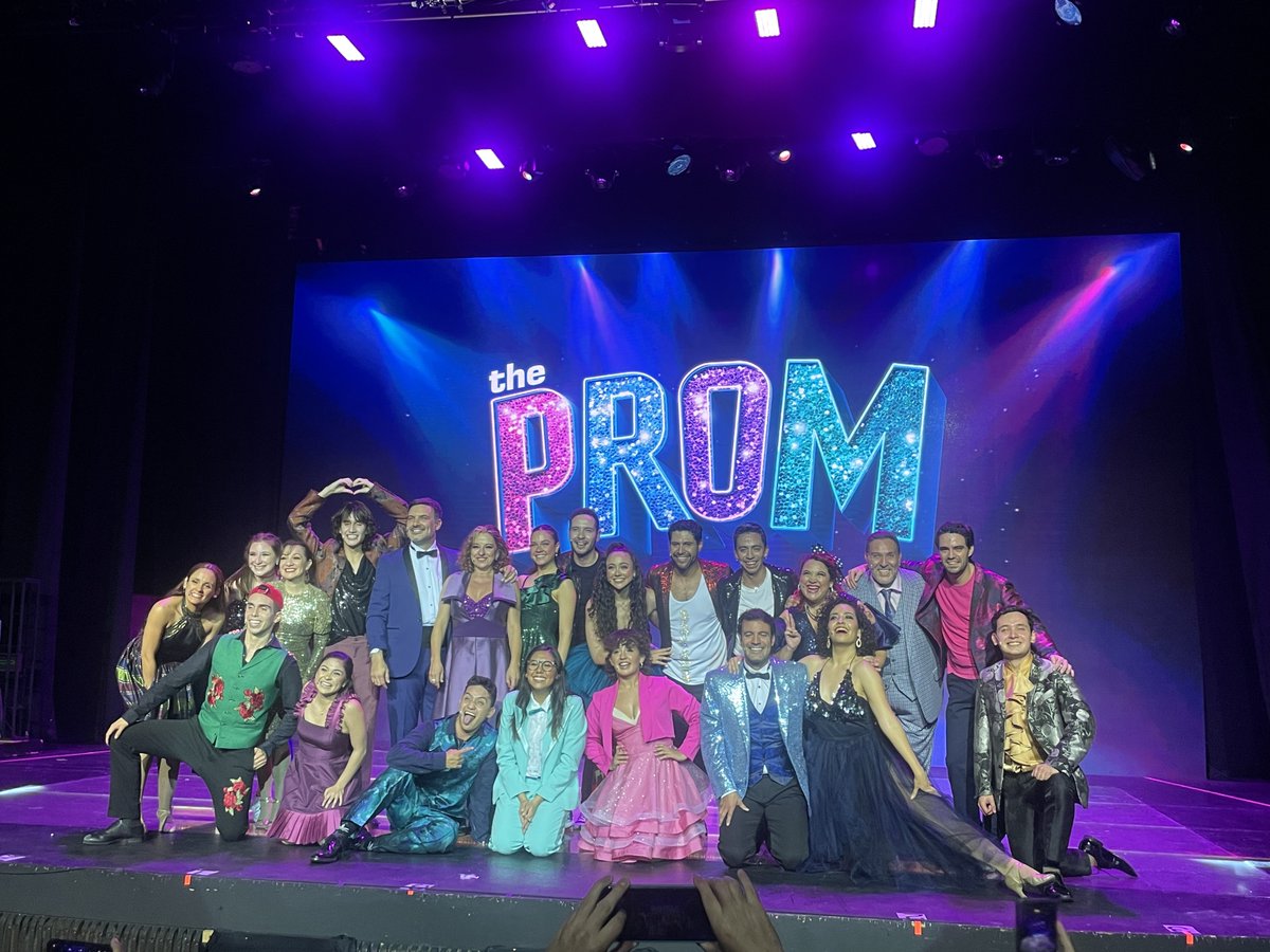 genarolozano's tweet photo. Lloras, ríes, cantas. @ThePromMexico es una historia de inclusión y amor. De verdad vale mucho la pena verla. Felicidades a todo el elenco. Teatro Centenario, últimos dos fines de semana. 🏳️‍🌈🏳️‍⚧️ https://t.co/rgRJR4Aa6I