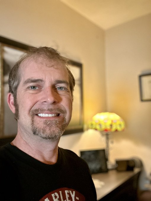 How ya doin today???   #sundayvibes #selfie https://t.co/ga34dbkQgo<a href="/tag/sundayvibes"class="tags">#sundayvibes</a><a href="/tag/selfie"class="tags">#selfie</a>