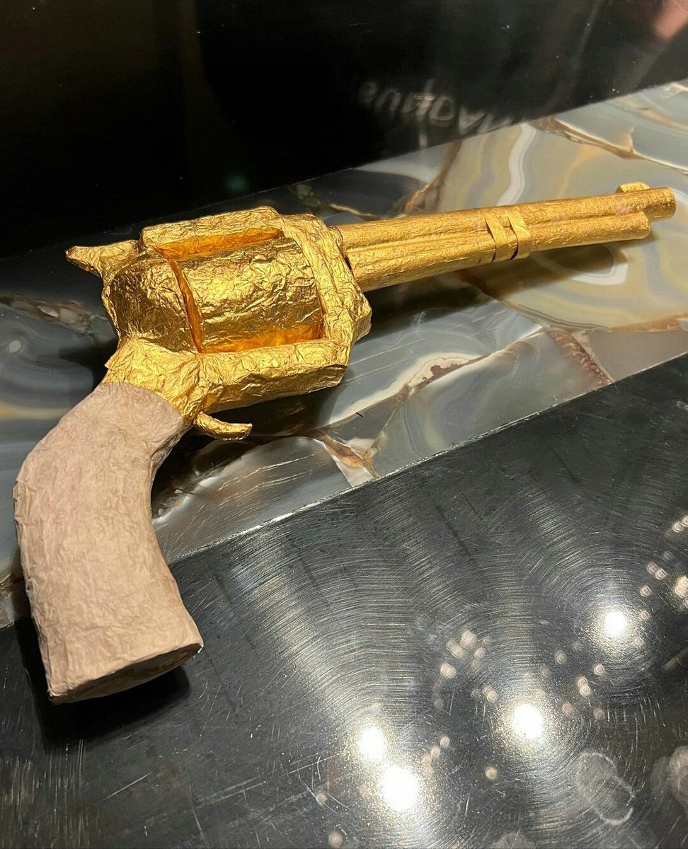 joint_art's tweet photo. 🔫 by @TonyGreenhand https://t.co/gf1fzGnwX9