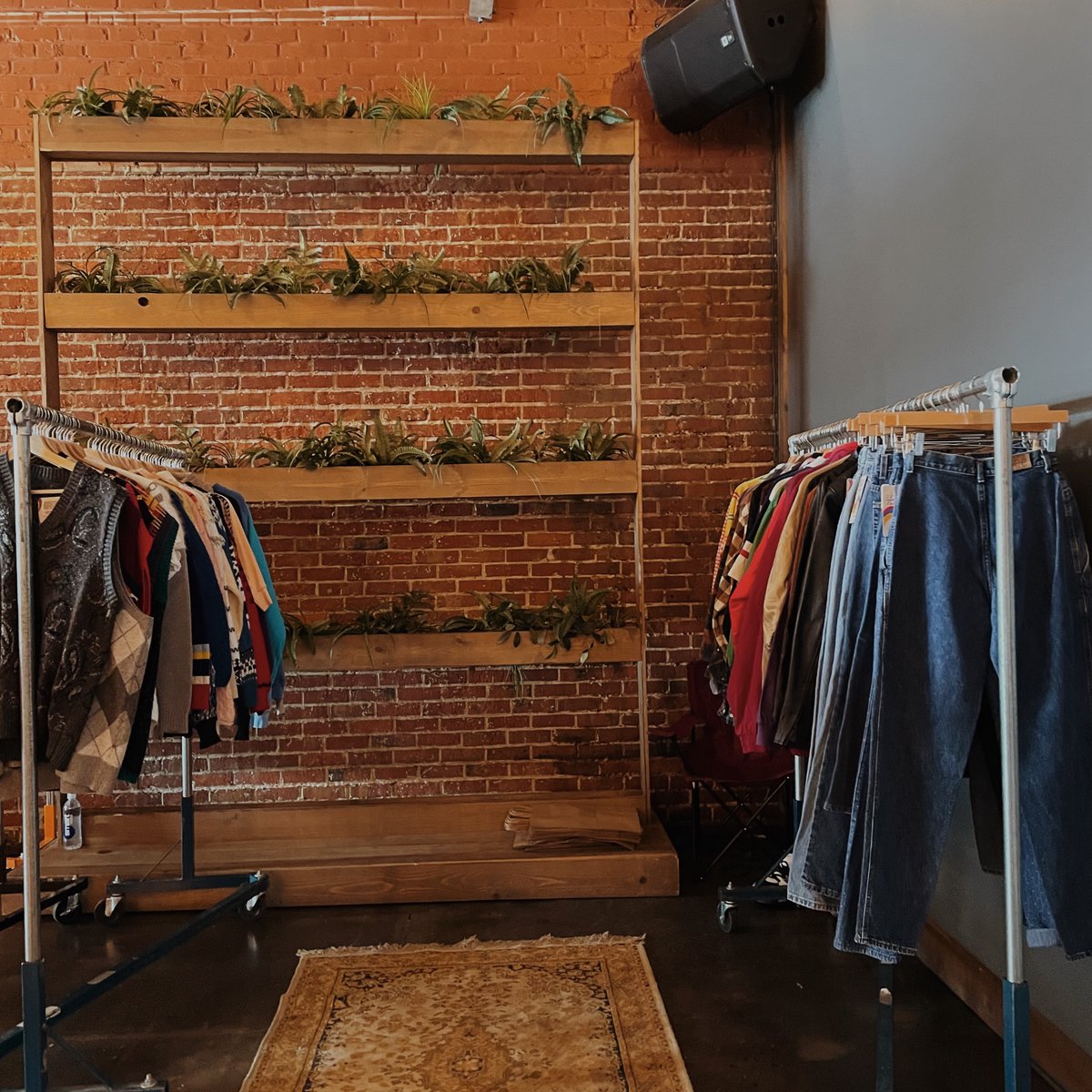 We're back in MHK for the Little Apple Flea! Come see us at 1115 Moro Street till 5 and take a peek at all the amazing goodies here. We brought tons of new arrivals straight from ICT. It'll be a good time. 🤠🍎