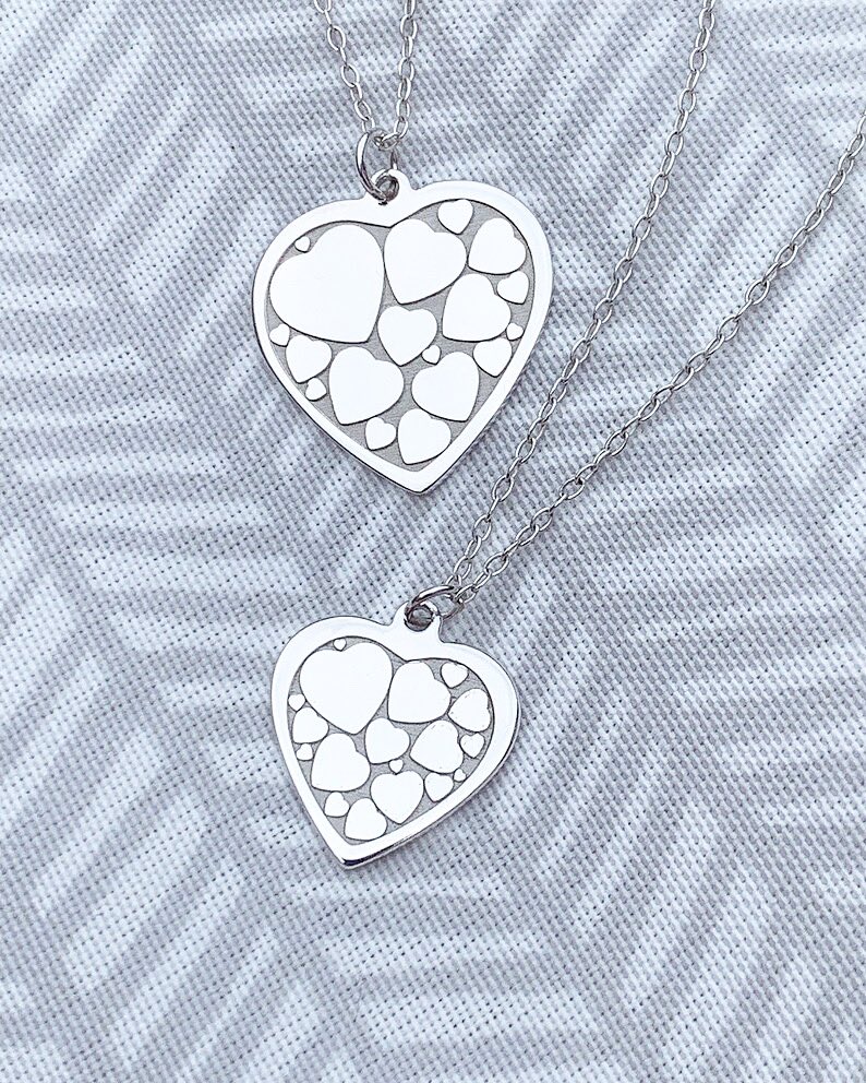 Moments_In_J's tweet photo. 🤍 Multiple Heart Pendant Necklace 🤍

Large or small 925 Sterling Silver Heart Pendant necklaces on a 18” or 20” chain. 

You can have any name or message laser engraved on to the back of the pendant. 

https://t.co/6p8AYtrZvK

Made in the Jewellery Quarter in Birmingham 🤩 https://t.co/jM8n22f4Pp