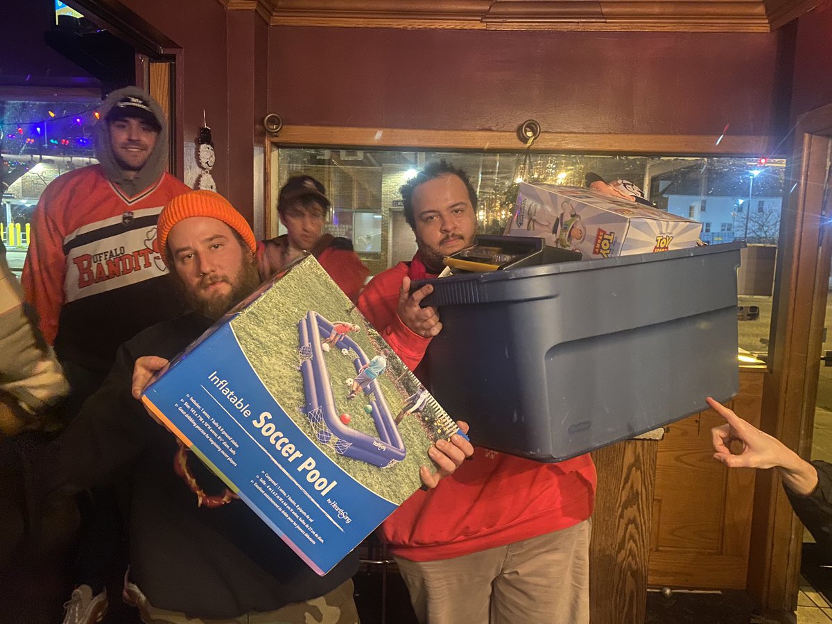 _JordanWalker_'s tweet image. Legendary night. Forever grateful for everyone involved. Filled the bin, plus someone flexed on everyone and bought an inflatable soccer pool. Thank you.