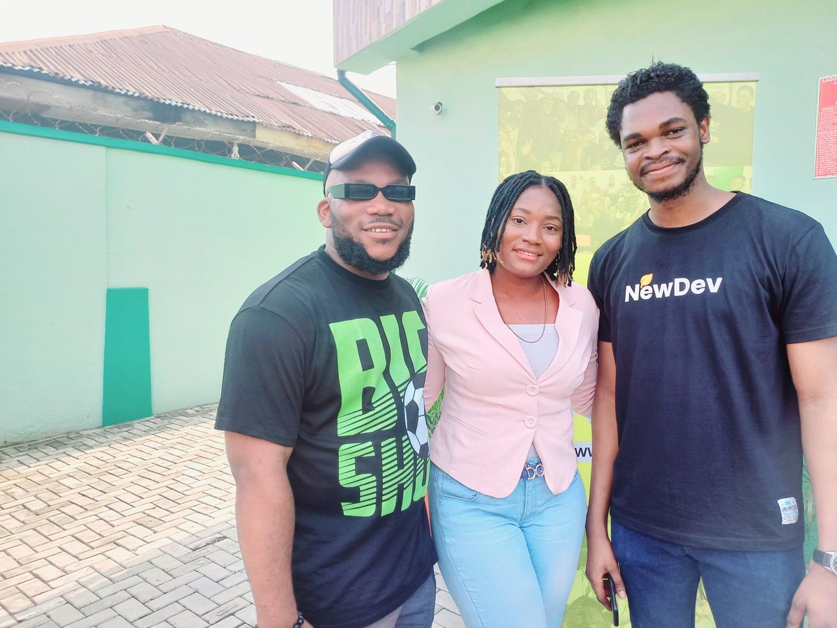 PAideloje's tweet photo. It was a great time at #newdevconf22
Always a pleasure meeting with @ebenezerDN
#GeekLife #BeastLife #web3community #DevFest2022 #NewDev #communitybuilding #devrel https://t.co/628PM7DIrx