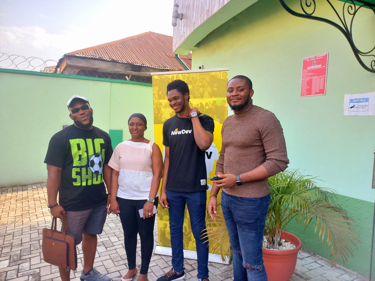 PAideloje's tweet photo. It was a great time at #newdevconf22
Always a pleasure meeting with @ebenezerDN
#GeekLife #BeastLife #web3community #DevFest2022 #NewDev #communitybuilding #devrel https://t.co/628PM7DIrx