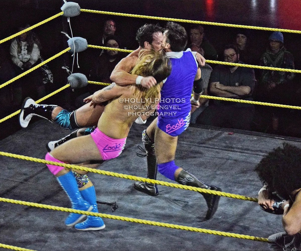 HollyLPhotos's tweet photo. More from the @smashwrestling Tag Team Championship match #halalbeefcake vs. #booksandlooks
@RodneyWrestles @MrMGreyson @ThunderLats #idrisabraham #smashwrestling #prowrestling #indywrestling #photography #sportsphotography #nikon #hollylengyelphotography #hollyLphotos https://t.co/H4EMlZLEbT